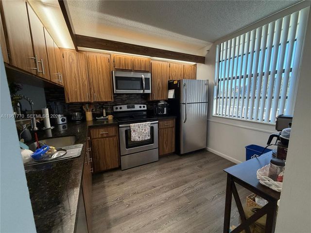 1717 Whitehall Dr 401, Davie, FL 33324