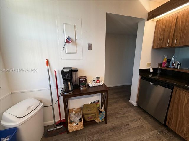 1717 Whitehall Dr 401, Davie, FL 33324