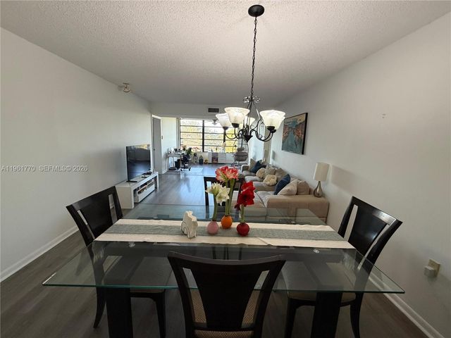 1717 Whitehall Dr 401, Davie, FL 33324