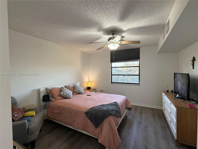 1717 Whitehall Dr 401, Davie, FL 33324