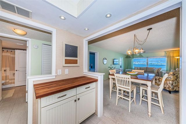 4750 COVE CIRCLE 304, St Petersburg, FL 33708