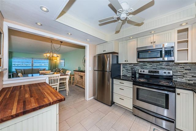4750 COVE CIRCLE 304, St Petersburg, FL 33708
