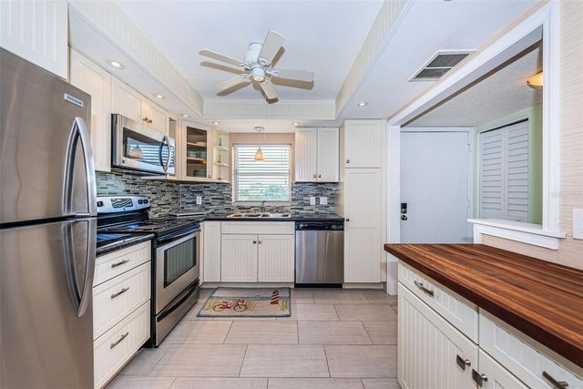 4750 COVE CIRCLE 304, St Petersburg, FL 33708