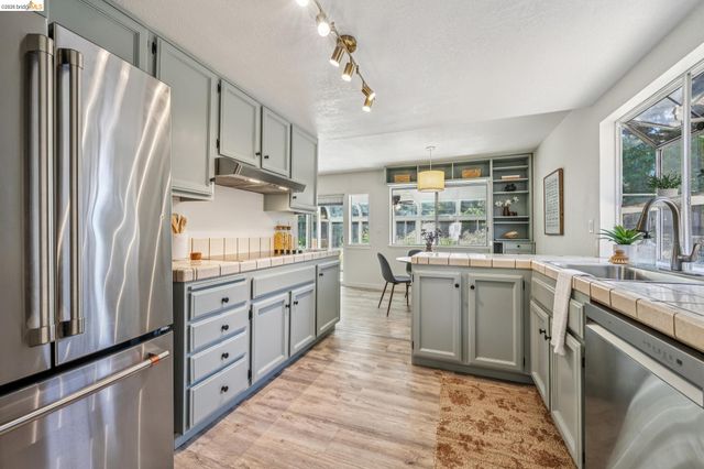 5672 Torrey Pine Ct, El Sobrante, CA 94803