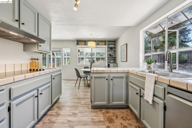 5672 Torrey Pine Ct, El Sobrante, CA 94803