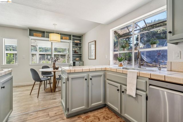 5672 Torrey Pine Ct, El Sobrante, CA 94803