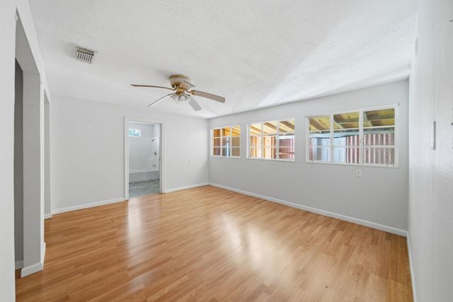 410 Live Oak Street, Pasadena, TX 77506