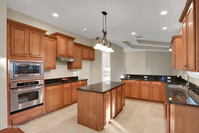 2176 AUTUMN COVE Circle, Fleming Island, FL 32003