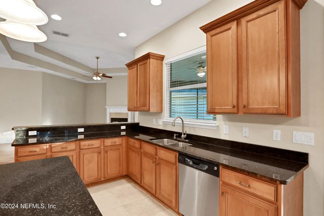 2176 AUTUMN COVE Circle, Fleming Island, FL 32003