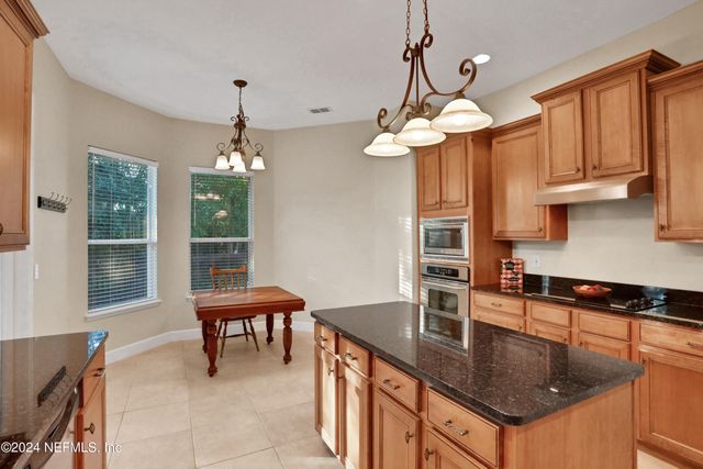 2176 AUTUMN COVE Circle, Fleming Island, FL 32003
