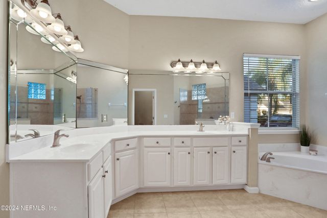 2176 AUTUMN COVE Circle, Fleming Island, FL 32003
