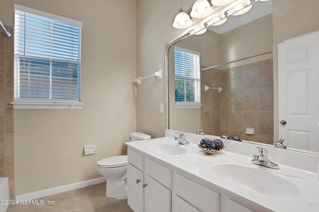 2176 AUTUMN COVE Circle, Fleming Island, FL 32003