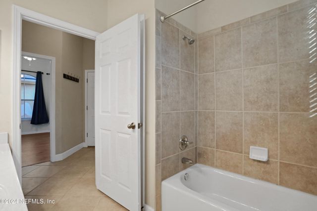 2176 AUTUMN COVE Circle, Fleming Island, FL 32003