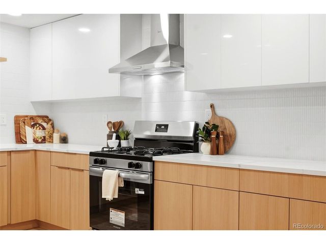 824 S Quivas St, Denver, CO 80223