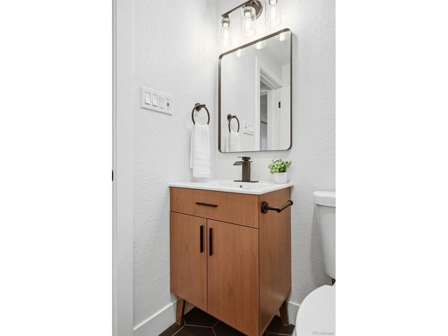 824 S Quivas St, Denver, CO 80223