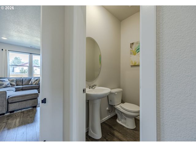 2674 26TH Loop, Springfield, OR 97477