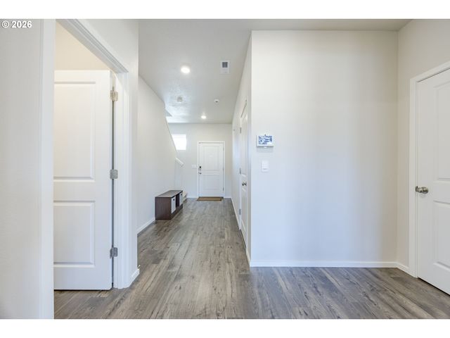 2674 26TH Loop, Springfield, OR 97477