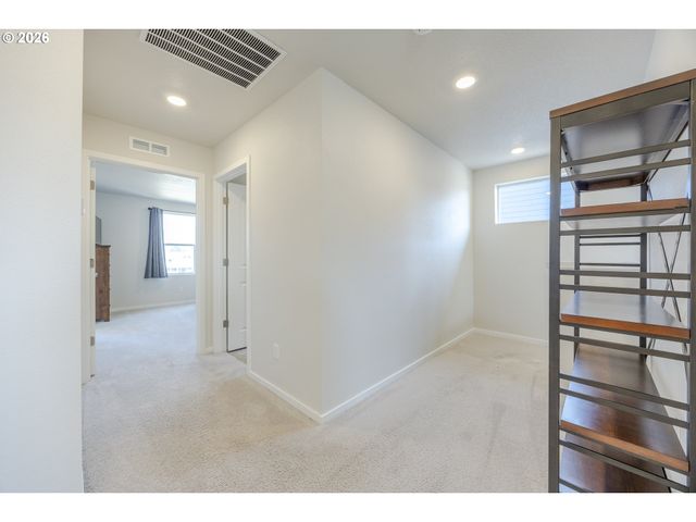 2674 26TH Loop, Springfield, OR 97477