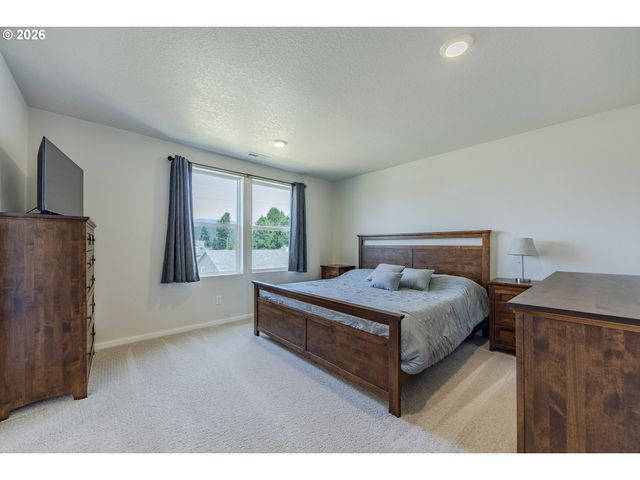 2674 26TH Loop, Springfield, OR 97477