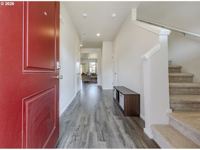 2674 26TH Loop, Springfield, OR 97477