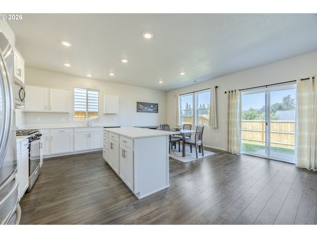 2674 26TH Loop, Springfield, OR 97477
