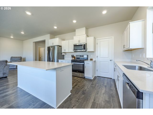 2674 26TH Loop, Springfield, OR 97477