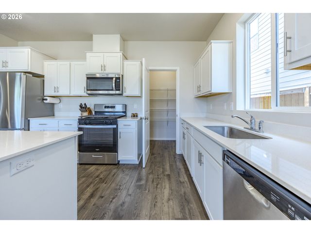 2674 26TH Loop, Springfield, OR 97477