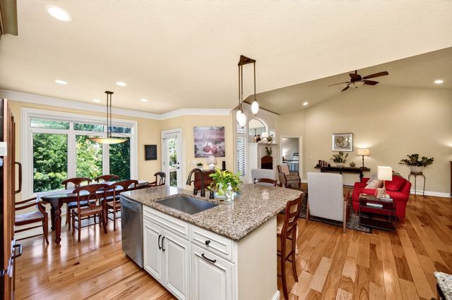 7640 Escalade Court, West Des Moines, IA 50266