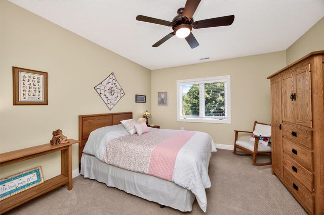 7640 Escalade Court, West Des Moines, IA 50266