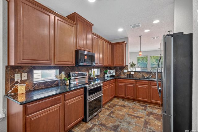 205 RANCH HOUSE RD, Cibolo, TX 78108