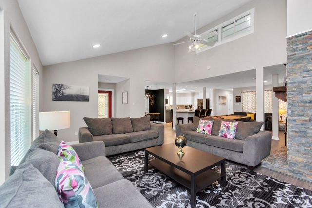 902 Golden Bear Lane, Houston, TX 77339
