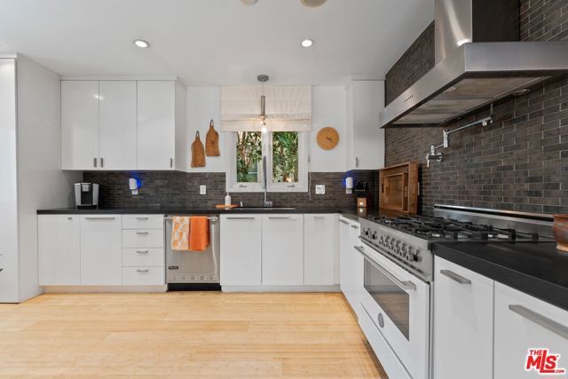 8814 Rosewood Avenue, Los Angeles, CA 90048
