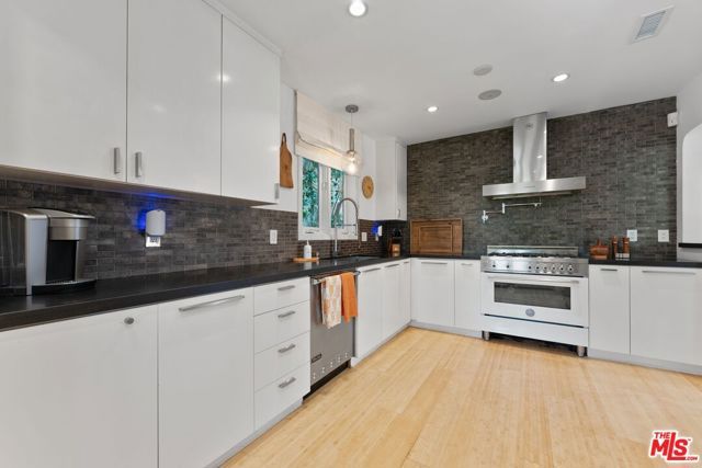 8814 Rosewood Avenue, Los Angeles, CA 90048