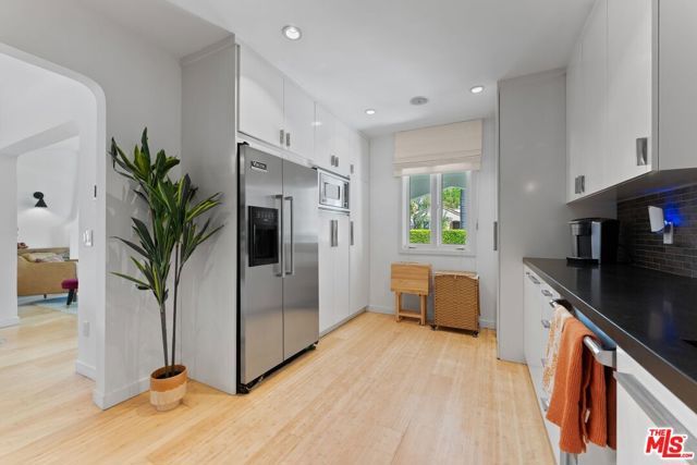 8814 Rosewood Avenue, Los Angeles, CA 90048