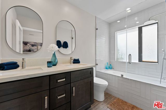 8814 Rosewood Avenue, Los Angeles, CA 90048
