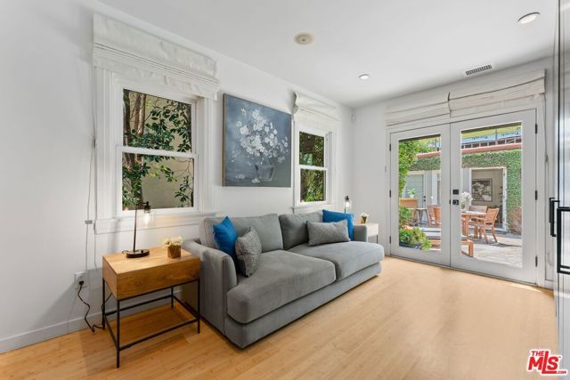 8814 Rosewood Avenue, Los Angeles, CA 90048
