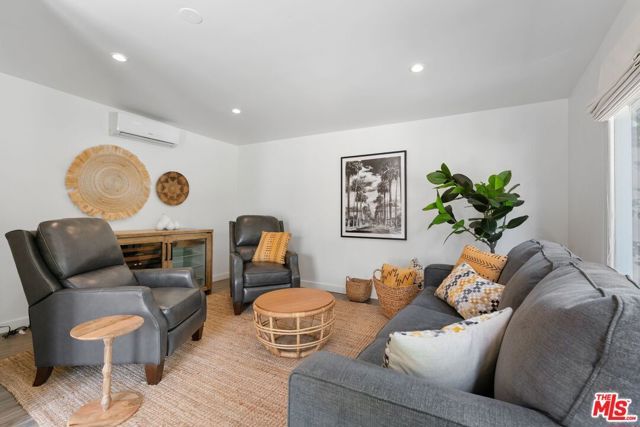 8814 Rosewood Avenue, Los Angeles, CA 90048