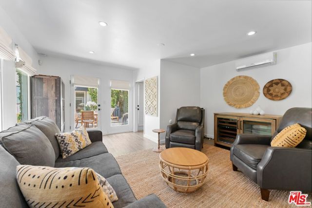 8814 Rosewood Avenue, Los Angeles, CA 90048