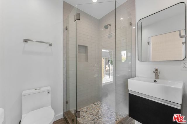 8814 Rosewood Avenue, Los Angeles, CA 90048