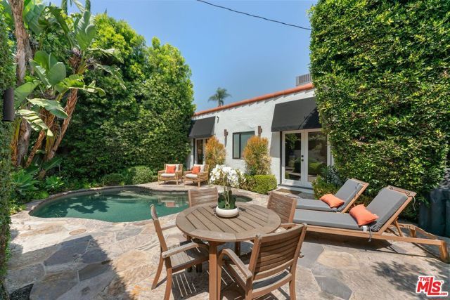 8814 Rosewood Avenue, Los Angeles, CA 90048