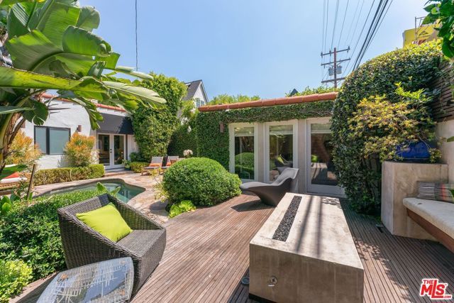 8814 Rosewood Avenue, Los Angeles, CA 90048