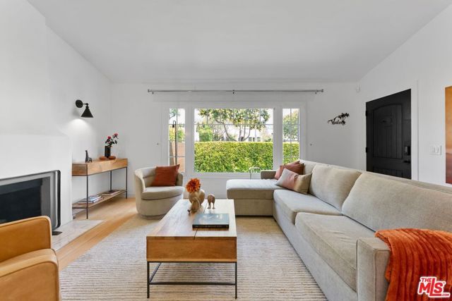 8814 Rosewood Avenue, Los Angeles, CA 90048