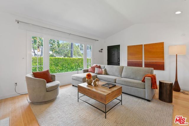 8814 Rosewood Avenue, Los Angeles, CA 90048