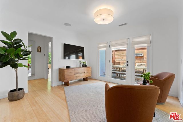 8814 Rosewood Avenue, Los Angeles, CA 90048