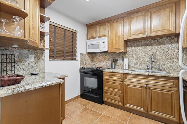 2312 S Cypress Bend Dr 205, Pompano Beach, FL 33069