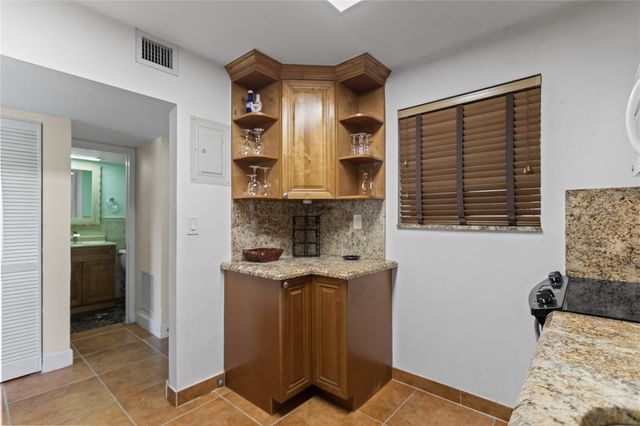 2312 S Cypress Bend Dr 205, Pompano Beach, FL 33069