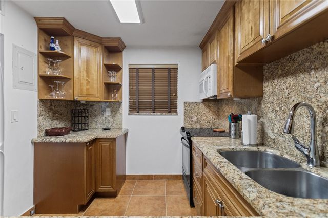 2312 S Cypress Bend Dr 205, Pompano Beach, FL 33069