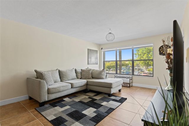 2312 S Cypress Bend Dr 205, Pompano Beach, FL 33069