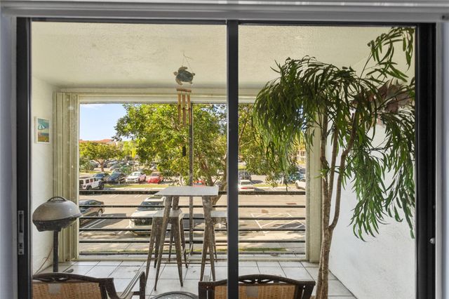 2312 S Cypress Bend Dr 205, Pompano Beach, FL 33069