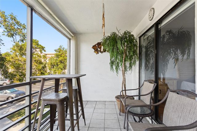 2312 S Cypress Bend Dr 205, Pompano Beach, FL 33069